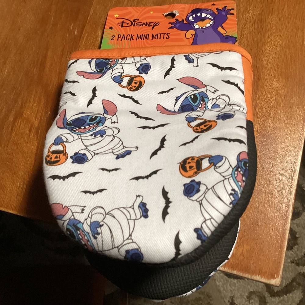 Disney Set of 2 Kitchen Towels and 2 Mini Mitts Bundle New - Picture 5 of 9